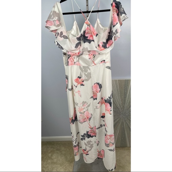 NWT City Chic White Floral Cold Shoulder Maxi Dress in Pink Lily Size 18 - Picture 6 of 10